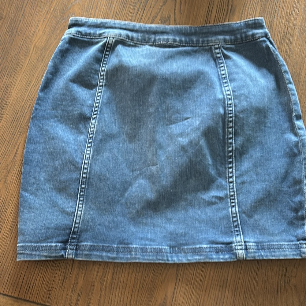 Free People Little Daisies Medium Wash Denim Button Front Mini Skirt | Size 8 - Picture 8 of 9
